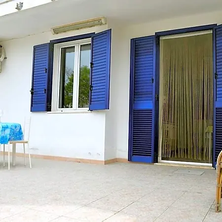 Charming On The With Spacious Terraces Garden Pets Allowed מלנדוניו