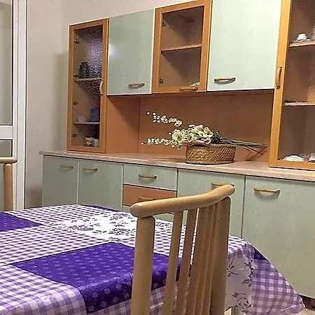 Charming On The With Spacious Terraces Garden Pets Allowed מלון
