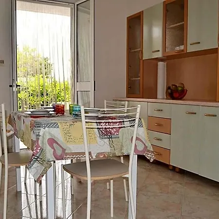 Charming On The With Spacious Terraces Garden Pets Allowed 2*