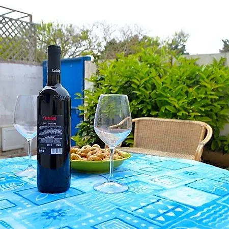 Charming On The With Spacious Terraces Garden Pets Allowed Otel