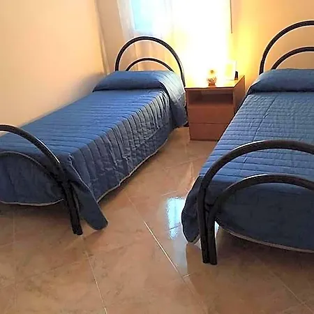 Charming On The With Spacious Terraces Garden Pets Allowed 2*